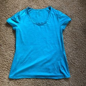 Athleta shadow stripe chi t-shirt